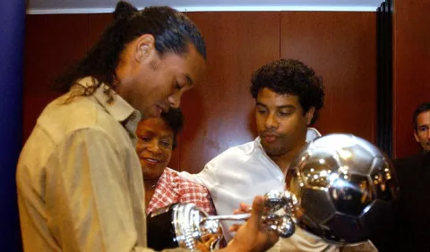 Ronaldinho, sin pasaporte y en la quiebra