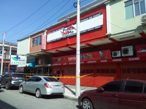 Se hace pasar por seguridad y roba $10 mil en una casa de empeño en Colón
