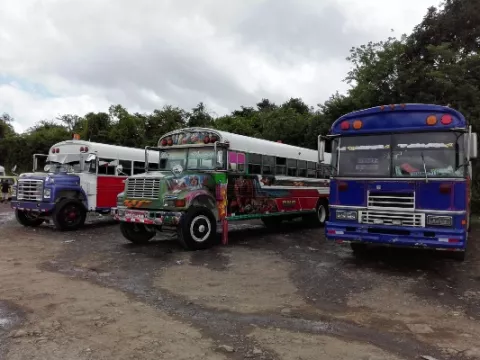 Cinco sujetos armados roban en la piquera de la Sicamoch