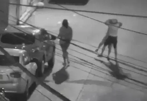 Utilizó una llave de estrangulamiento para robar, pero fue capturado porque su fechoría quedó grabada en video