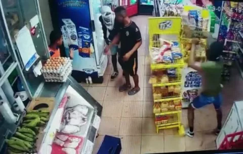 Tres sujetos armados asaltan minisúper en Santa Rita de La Chorrera  