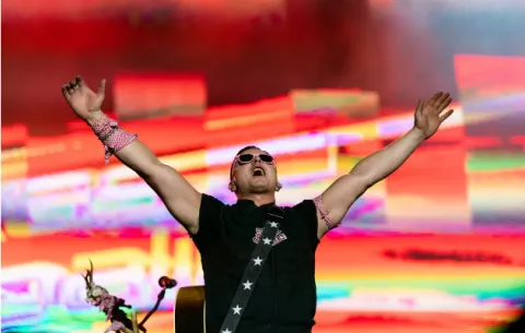 El rock se mezcla con la música folclórica