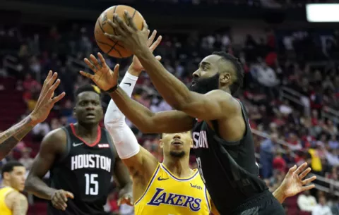 Harden se luce ante LeBron James
