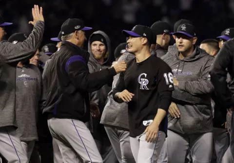 Rockies derrotan a Cachorros y se quedan con el comodín de la Liga Nacional