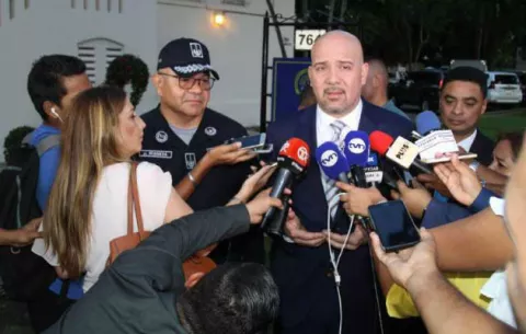 Rolando Mirones: 'A los policías los condenan rápido, pero a los maleantes le dan calle'
