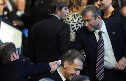 Dueño del Chelsea no logra permiso de residencia en Suiza