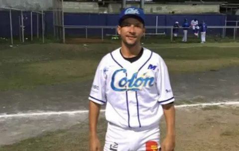 Clasificados del torneo de béisbol mayor arrasan con los lanzadores en los 'piques'