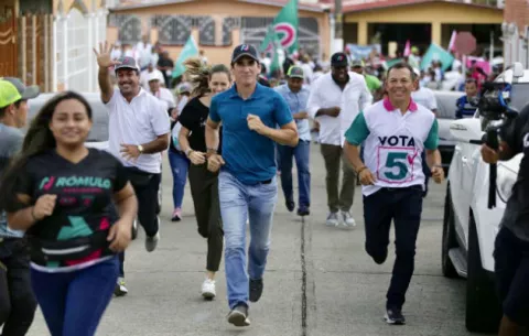 Rómulo Roux concluirá su campaña con acciones de un presidente 24/7