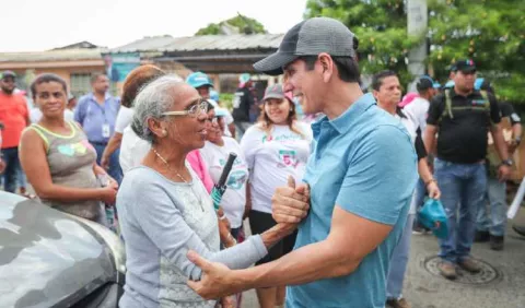 Rómulo Roux suma apoyo  de varios grupos   