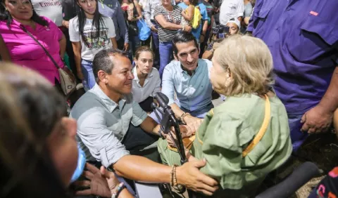 Rómulo Roux conecta con crisis de la gente