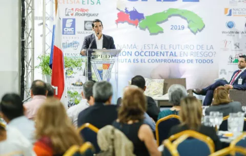 Rómulo Roux propone reducción de impuesto sobre la renta a los asalariados que ganan hasta B/4,000 