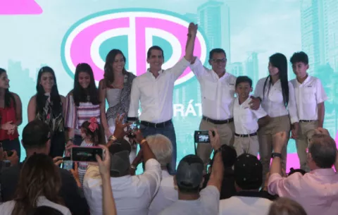 Rómulo Roux no aparece en el listado de postulación en firme del Tribunal Electoral 