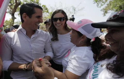 Empoderamiento de la mujer es un reto para el candidato presidencial Rómulo Roux