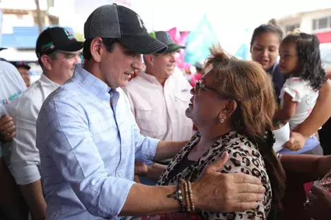 Rómulo Roux agradece el voto de la comunidad de nacionalizados
