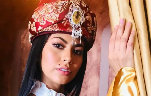 Rosa Iveth Montezuma se disfraza de Hürrem 