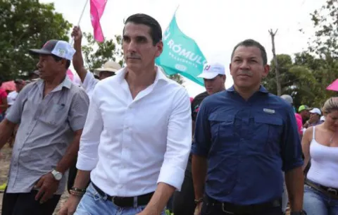 Rómulo Roux asegura que junto a Luis Casís seguirá caminando hasta lograr solucionar los problemas del país