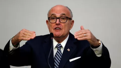 Juez está disgustado con el exalcalde Giuliani por no lograr un acuerdo de divorcio