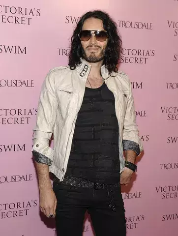 Madre de Russell Brand es diagnosticada con cáncer