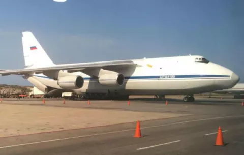 Aeronaves militares rusas aterrizan en el principal aeropuerto venezolano