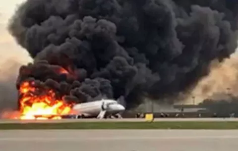 De los 78 ocupantes del avión accidentado en Rusia sobrevivieron solo 37