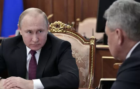Rusia multará con hasta 23 mil dólares la difusión de noticias falsas
