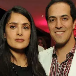 Salma Hayek apoya a su hermano tras accidente