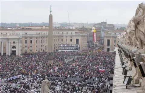 Ante una multitud, Francisco proclamó santos a Juan XXIII y a Juan Pablo II