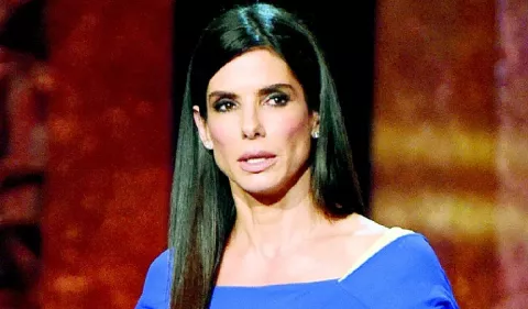 Sandra Bullock dice que es una madre sobreprotectora 