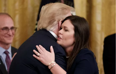 Sarah Sanders, la "guerrera" de Trump que se cansó de combatir a la prensa
