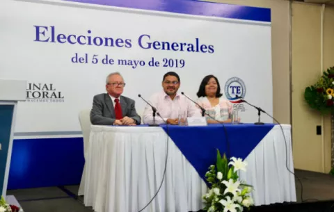 Candidato presidencial del FAD presenta quejas ante observadores internacionales