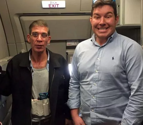 Se toma selfie con secuestrador de avión 