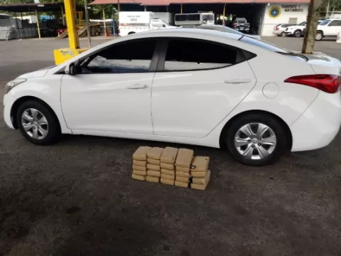 Aprenden a tres sujetos con 24 paquetes de droga en Chiriquí