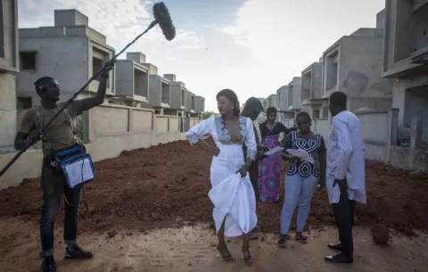 Nueva serie de televisión senegalés ignora tabúes sobre las mujeres