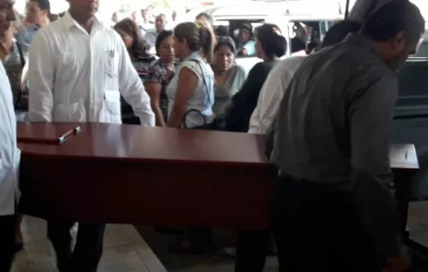 Despiden a madre e hijo víctimas del accidente en Fila de Cal