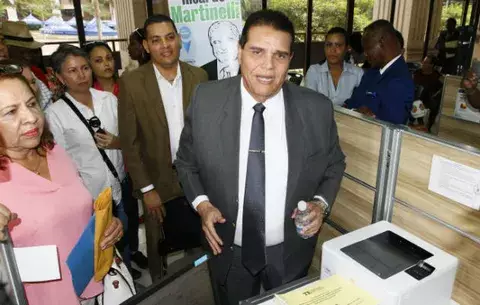 Más de 22 mil firmas para Ricardo Martinelli