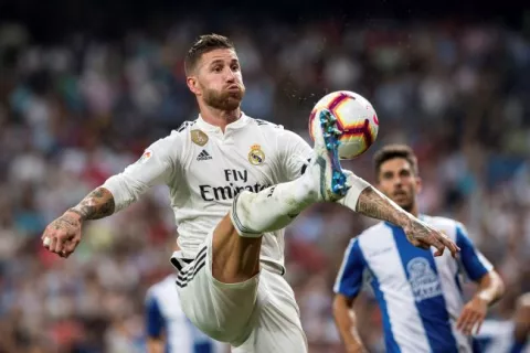 Esposa de Sergio Ramos responde a la polémica: ¿deben los futbolistas atender a sus hijos de noche?
