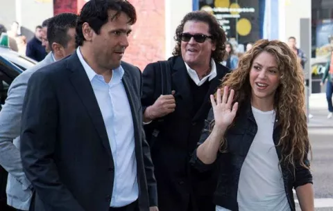  Carlos Vives y Shakira asisten a juicio por plagio de 'La bicicleta'
