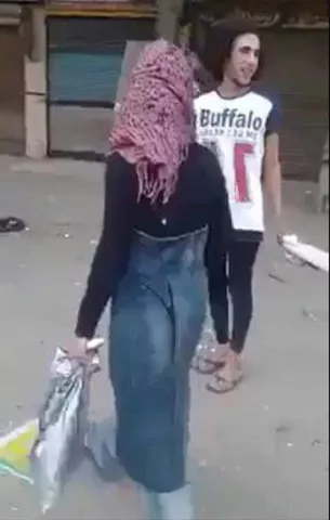 Ciuredanos ayudan capturar a joven que hostigó a adolescente en video viral en Egipto