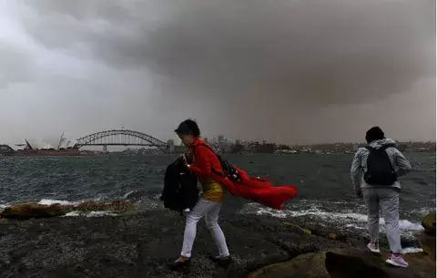 Tormenta de arena cubre la Casa de la Ópera de Sídney y provoca problemas respiratorios