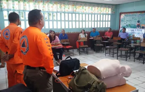 Capacitan a docentes de áreas de difícil acceso en primeros auxilios