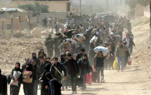 Unos 8.000 civiles muertos por bombardeos rusos en Siria en 3 años, dice ONG