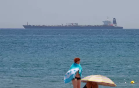Gibraltar detiene a un superpetrolero que llevaba crudo a Siria