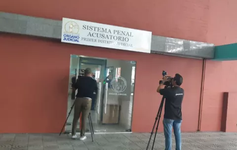 Liberan a tuitero y descartan lesiones psicológicas contra la procuradora Kenia Porcell