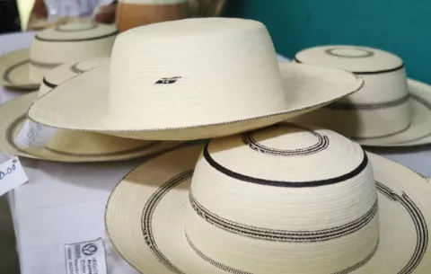 Sombrero pintao: un nicho de lujo entre los admiradores de la artesanía