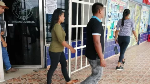 Detención preventiva a colombiana que apuñaló a su pareja en Loma Bonita