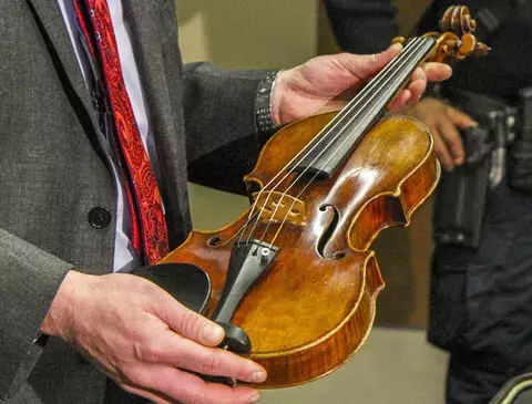 Acusan a 2 por robo de violín Stradivarius de $5mn