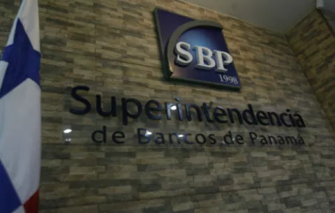 Superintendencia de Bancos advierte que empresa que ofrece préstamos no cuenta con licencia