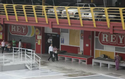 Venta de supermercados Rey podría ascender a $272.8 millones