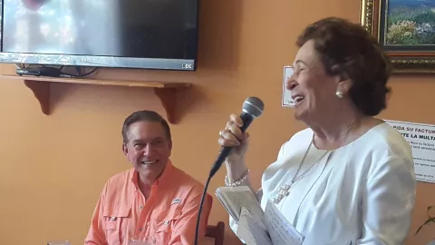 Susana Richa de Torrijos:  "Tomen mucho batido de papaya, coman chocolate y sobre todo lean mucho"