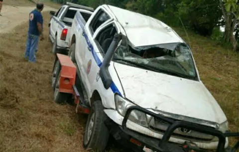Gran susto pasan funcionarios de Sinaproc tras accidente en Remedios